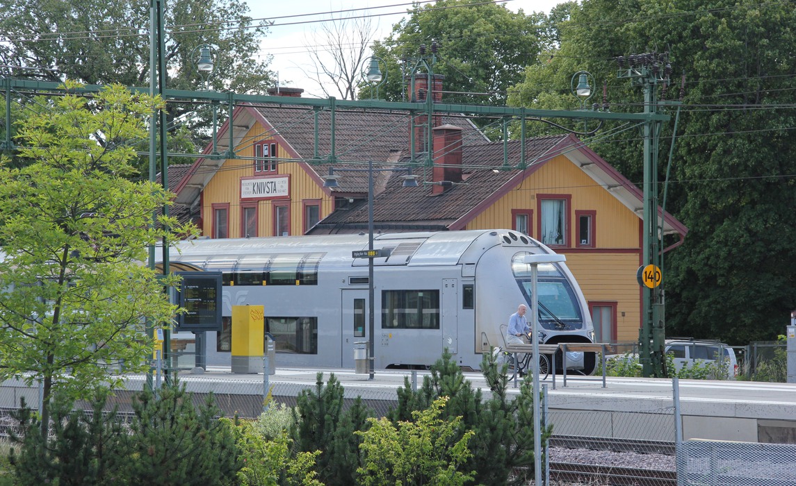 Tågstationen med SL pendeltåg